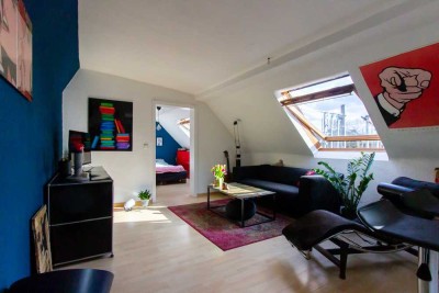 Sehr helle Dachgeschosswohnung im Medienhafen/Top Lage!