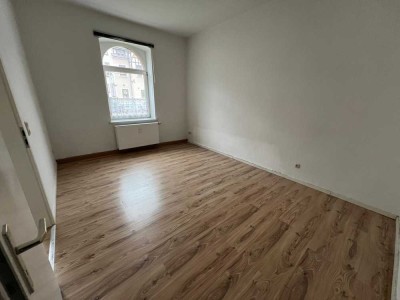 3-Zimmer-Wohnung - Einbauküche - zentrale Lage in Hof - 72,5 m²