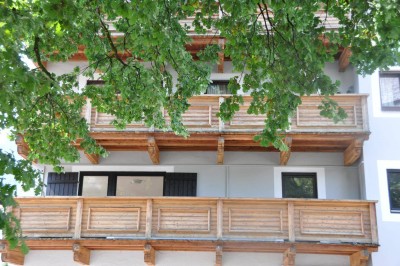 Zentrale Wohnung in Kitzbühel - Balkon mit Blick auf historische Sehenswürdigkeiten