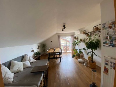 Tolle 3ZKB, 2 Badezimmer, Einbauküche, Balkon und Klimaanlage