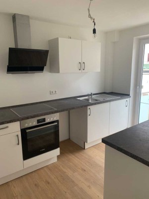 Ansprechende 4,5-Zimmer-Wohnung mit EBK, großer Terrasse und Garage