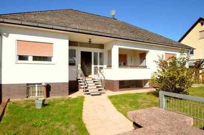 Solides 5-Zi-Handwerkerhaus (nicht barrierefrei) mit großem Garten, 5 Stellplätzen, Zentrumsnähe