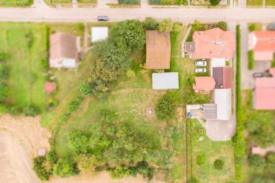 Greifen Sie zu! Potenzialstarke DHH mit Garten und 2 Garagen in naturnaher Lage