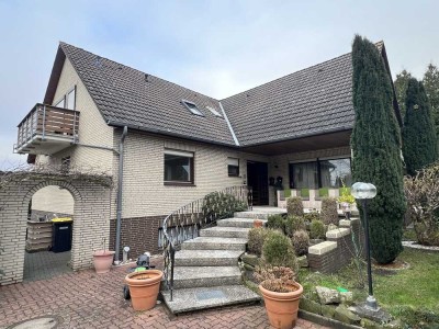 KARSTEN IMMOBILIEN ermöglicht Ihnen: Traumhaftes Zweifamilienhaus mit Charme in Garbsen / Osterwald