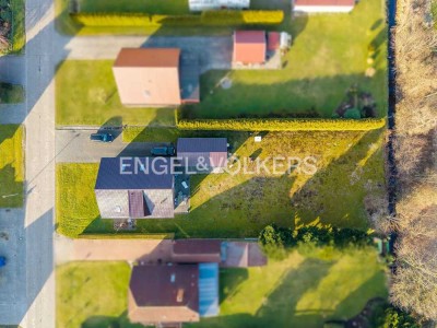 Zweifamilienhaus in ländlicher Lage – mit Wärmepumpe und großem Garten
