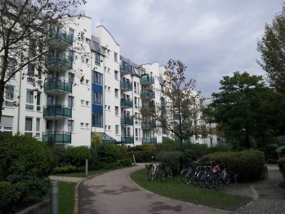 Schöne 3-Zimmer-Hochparterre-Wohnung mit Balkon und  EBK in Neuhausen, München