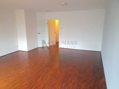 Große stilvolle 4-Zimmer-Wohnung mit Loggia am Waldrand (barrierefrei)