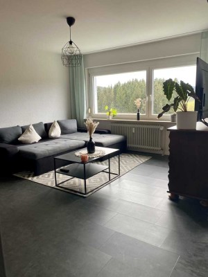 Helle 4,5 Zimmer Wohnung mit EBK, Balkon und wunderschöner Aussicht in die Natur