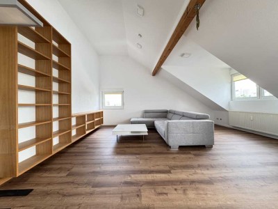 Charmante, möblierte Dachgeschosswohnung mit Skylineblick in Frankfurt-Oberrad