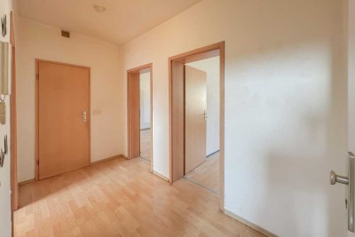 *WOHNUNG WIRD RENOVIERT* 3 ZIMMER - ZENTRALE LAGE - GUTE AUFTEILUNG - opt. STELLPLATZ