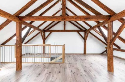 komfortable Wohnung mit Einbauküche und Balkon