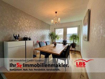 sehr schöne u. bezugsfreie Wohnung mit Einbauküche, 
Balkon und Stellplatz