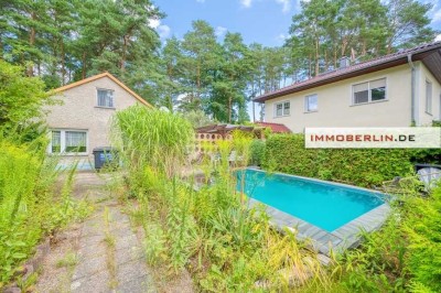 IMMOBERLIN.DE - Sanierungsbedürftiges Haus mit Südterrasse & Garage in sehr harmonischer Lage
