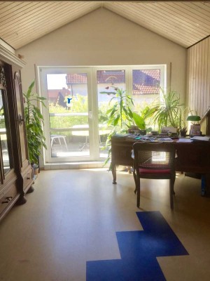Helle 3-Zimmer Dachgeschosswohnung mit Dachterrasse und Loggia in Heppenheim