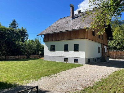 Ruhige 3-Zimmer-Wohnung im Grünen mit Garten und Garage