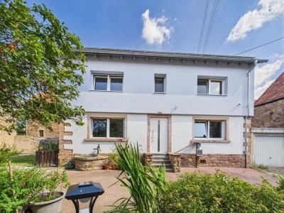 **Saniertes Einfamilienhaus mit guter Raumaufteilung, Garten, Gewölbekeller, uvm. - ruhige Lage!**