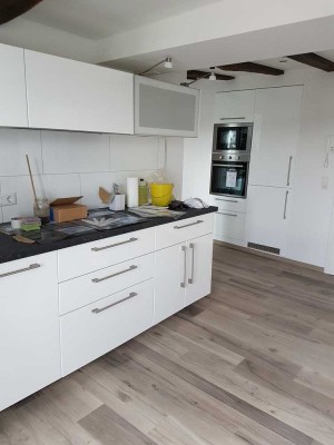 Studio-Wohnung, Dachgeschoss, Einbauküche, im 4- Fam.- Haus