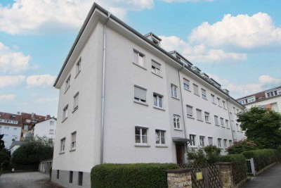 Dachgeschosswohnung mit Potenzial und Carport in Citylage