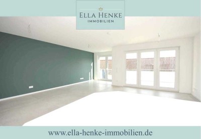 Supermoderne, hochwertig ausgestattete Neubau-Wohnung mit großem Balkon + Einbauküche - Erstbezug.