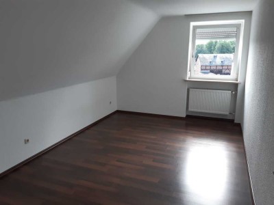 Freundliche und modernisierte 2-Raum-DG-Wohnung in Hof