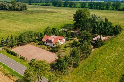 Einfamilienhaus in Alleinlage bei Neutrebbin - Mit Pferdehof, Scheune, Pool, Garage, Keller u.v.m.