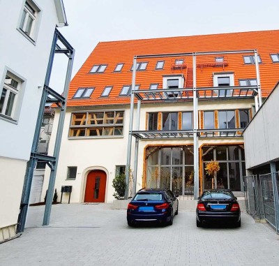 Stilvolle 2-Zi-EK-Wohnung, Terrasse, EBK im frisch sanierten Denkmal im Stadtzentrum