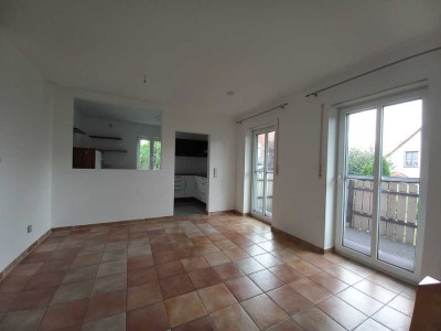 Sehr schöne  5-Zimmer-Wohnung inklusive 2 Kfz-Stellplätze in ruhiger Lage in Kümmersbruck