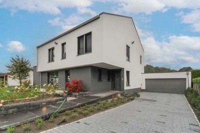 Exklusiver Neubau mit Doppelgarage und großem Garten  in idyllischer Lage von Hönningen