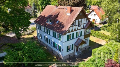 Solides Anwesen mit historischen Details, 3 Wohnungen (alle frei), Sauna, Garten und Carport-Garage