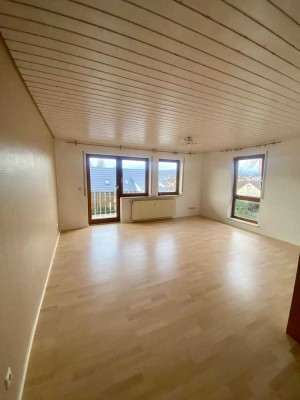 Neuwertige 4,5-Zimmer-Wohnung mit Balkon in Mühlacker