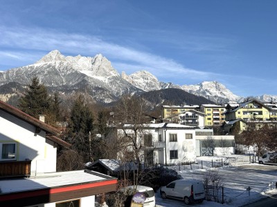 Gemütliche und zentrale 2-Schlafzimmer Wohnung mit Balkon und Carport in Saalfelden mit 3 sehr großzügigen Abstellräumen