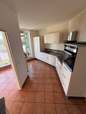 3-Zimmer Dachgeschosswohnung mit großem Balkon und EBK in Ratingen Mitte