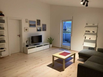 Sanierte 3-Raum-Penthouse-Wohnung mit Balkon und Einbauküche in Rottenburg am Neckar