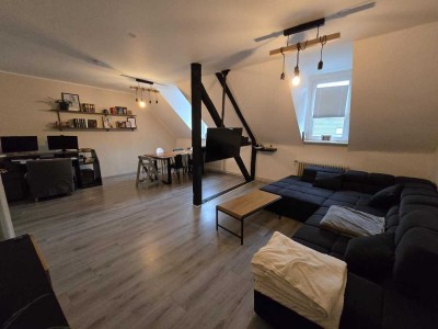 Schicke 4- Zimmer Altbauwohnung mit eigenem Garten