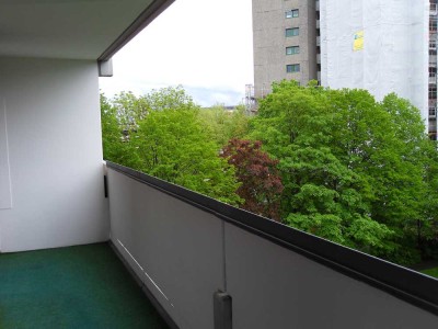 Sonnige 2  1/2  Zimmerwohnung mit 2 Balkone