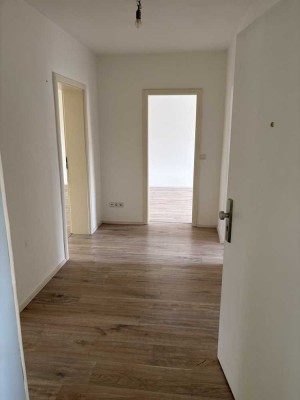 Helle 3-Zimmer Wohnung mit Balkon im 2. OG in Frankfurt-Hausen