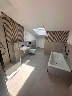 WE14 Exklusives Penthouse nahe Frankfurt: Stilvolle, barrierefreie 3-Zimmer-Dachgeschosswohnun