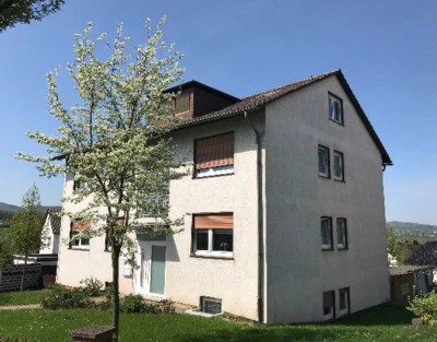 Freundliche und modernisierte 4-Raum-Wohnung mit gehobener Innenausstattung mit Balkon in Vellmar