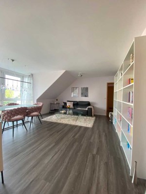 Lichtdurchflutete 3-Zimmer-Dachgeschosswohnung mit Balkon und Einbauküche in Nürnberg-Gostenhof