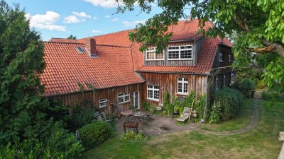 Schöner Pferdehof mit großer Stallung auf 9000 m² - mit Weide und 7 Pferdeboxen