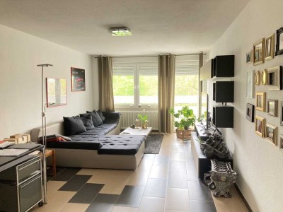 Gepflegte 3,5-Zimmer-Wohnung mit Balkon, Einbauküche und Garage in Weinheim