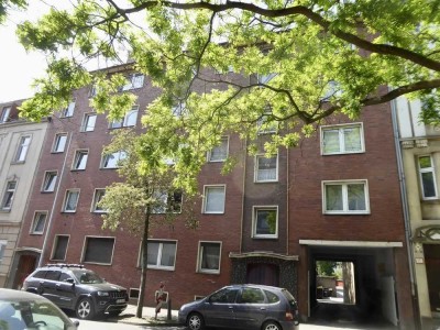 Duisburg - Meiderich, schöne 3 Zimmer Wohnung mit Balkon und Küche