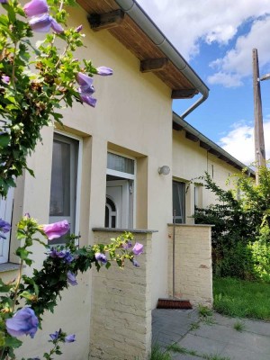 Vierseitenhof in Brandenburg - Helle 3 Zi-Wohnung im grünen Speckgürtel
