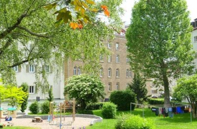Attraktive historische 4 Zimmer Altbauwohnung in sehr ruhiger zentraler Lage in Stuttgart-West