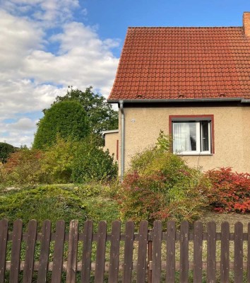 Doppelhaushälfte mit großem Grundstück