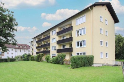 Herrlicher Bergblick: Leerstehende, großzügige und sehr gepflegte 4-Zimmer-Wohnung idyllisch gelegen