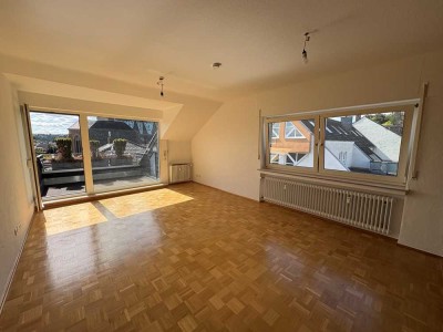 FRISCH RENOVIERTE 2-ZIMMER-DG-WOHNUNG MIT EBK UND TRAUMHAFTEM AUSBLICK IN MERTEN