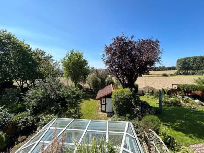 Neue Familie gesucht! Großes Reihenhaus mit unverbaubarem Ausblick in Geisecke (mit PV-Anlage)