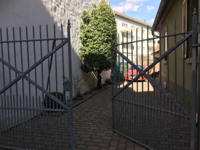 Wer Altbau liebt, liebt dieses historische Schätzchen. ❤️Willkommen zu diesem möblierten Apartment