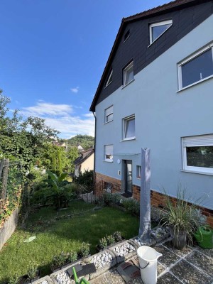 Helle 3-Zimmer Erdgeschoss Wohnung mit Balkon und Einbauküche in Stgt.-Untertürkheim